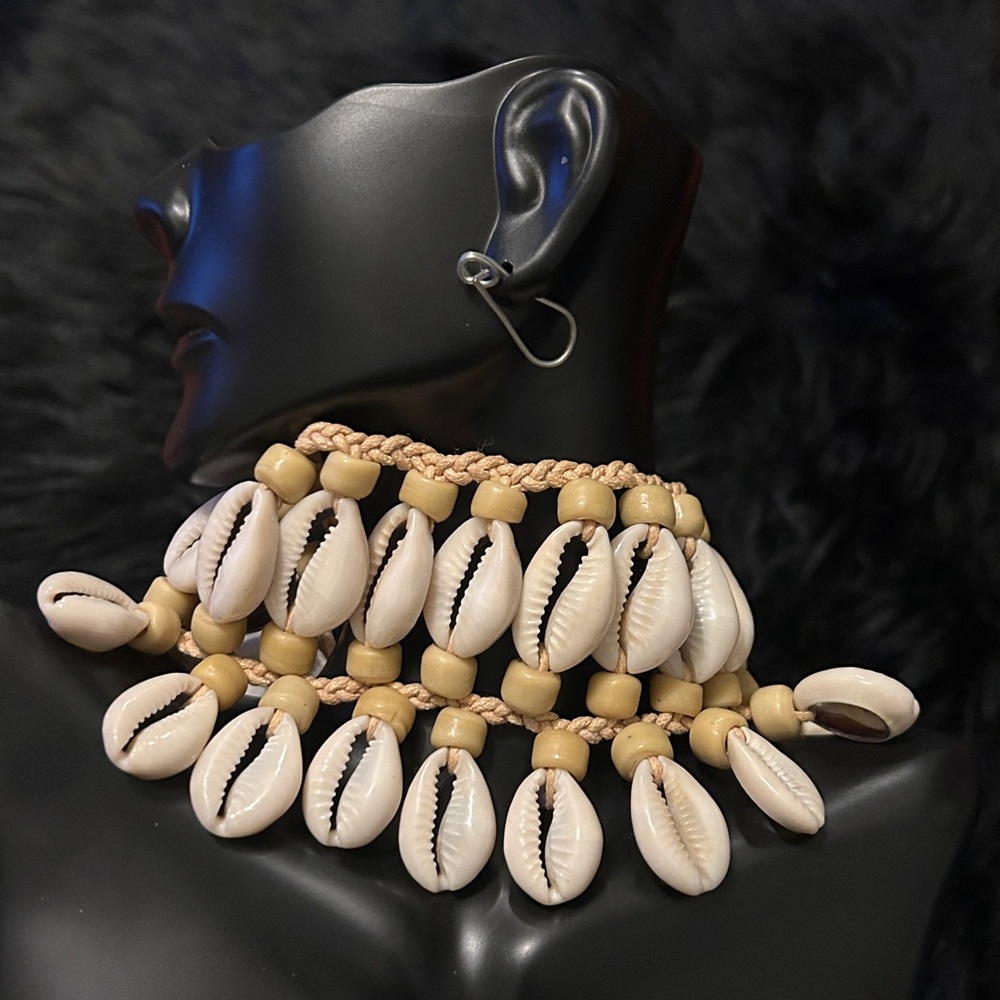 Custom Cowrie Shells Choker Necklace NWTs
